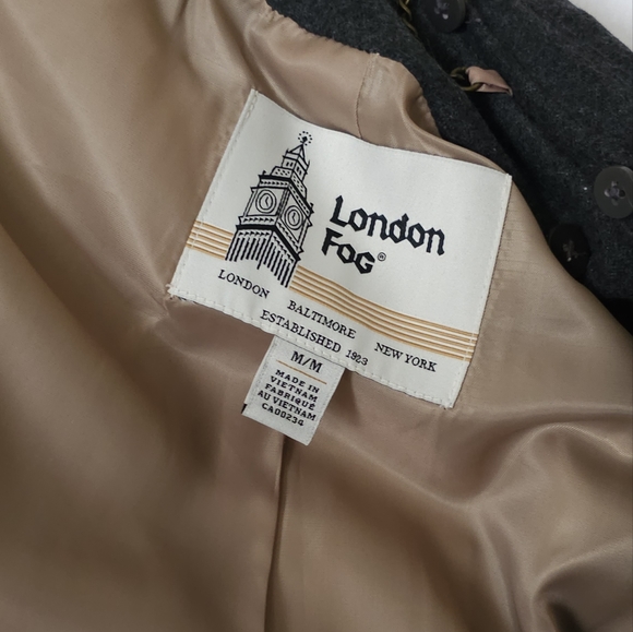 London Fog 3 season trench coat, size Medium. - Picture 15 of 15